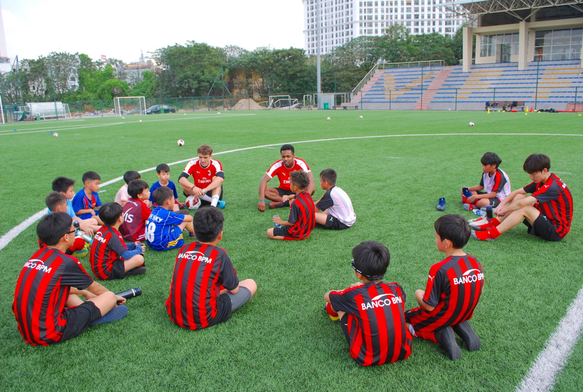 ハノイ Ac Milan Soccer School Acミランサッカースクール 英語で学べる Acミランメソッド Vetter ベトナム在住日本人向けメディア