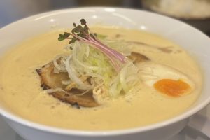 雲ラーメンのパイタンらーめん_キンマートゥン